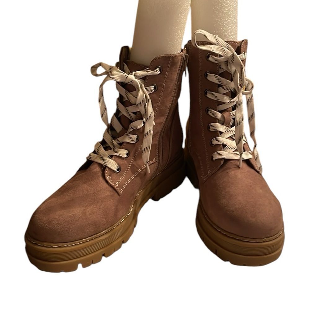 Jellypop Southy women tan, military style boots. Size 8. NWOT.